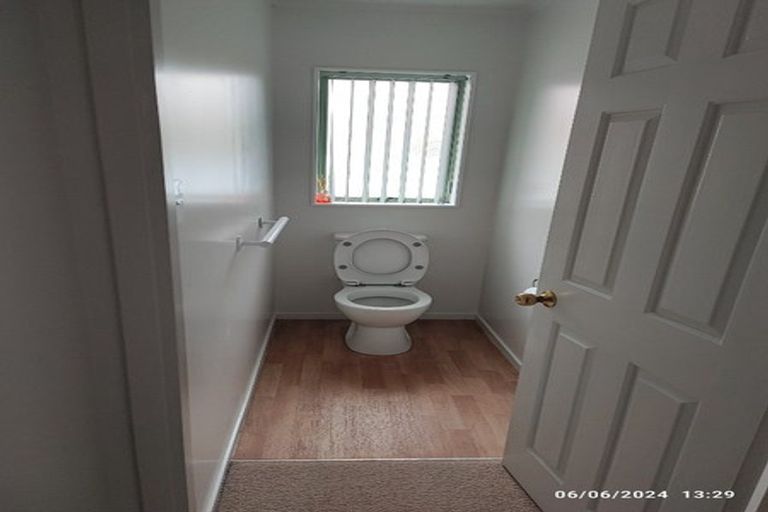 Photo of property in 2/28 Carnoustie Drive, Wattle Downs, Auckland, 2103