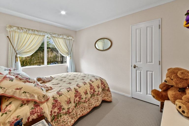 Photo of property in 15 Trossach Place, Wattle Downs, Auckland, 2103