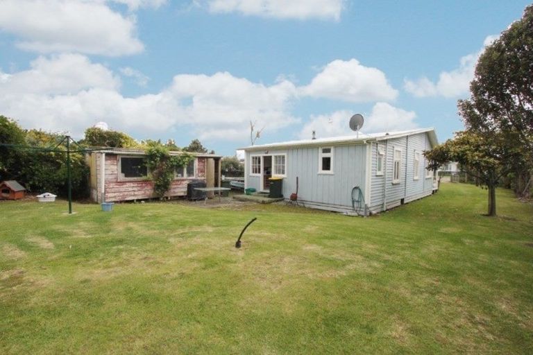 Photo of property in 14 Shortt Street, Foxton Beach, Foxton, 4815