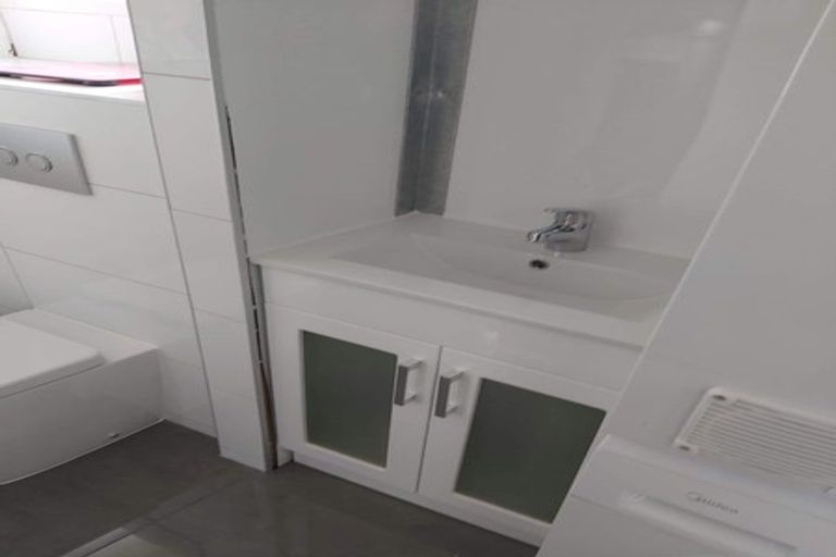 Photo of property in 2/249 Muritai Road, Eastbourne, Lower Hutt, 5013