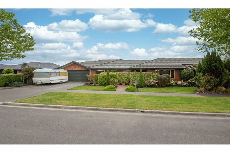 Photo of property in 14 Coolspring Way, Redwood, Christchurch, 8051