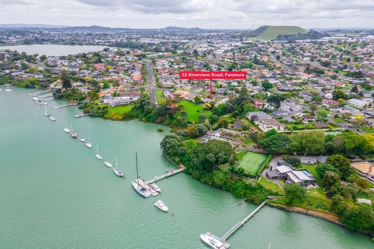 Photo of property in 32 Riverview Road, Panmure, Auckland, 1072