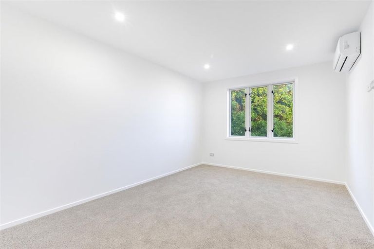 Photo of property in 25 Stitchbird Crescent, Papakura, 2110