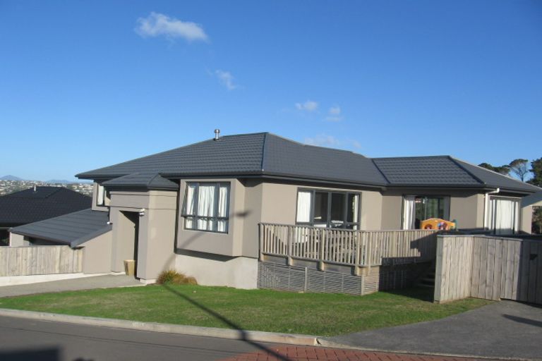 Photo of property in 90 Erlestoke Crescent, Churton Park, Wellington, 6037