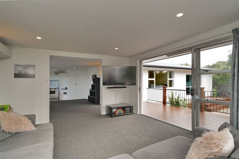 Photo of property in 4a Canberra Place, Redwood, Christchurch, 8051