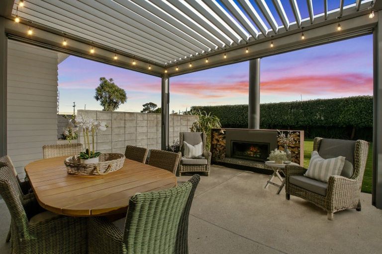 Photo of property in 17 Pitcairn Street, Oakura, 4314