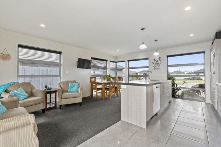 Photo of property in 20 Rainey Crescent, Papamoa Beach, Papamoa, 3118