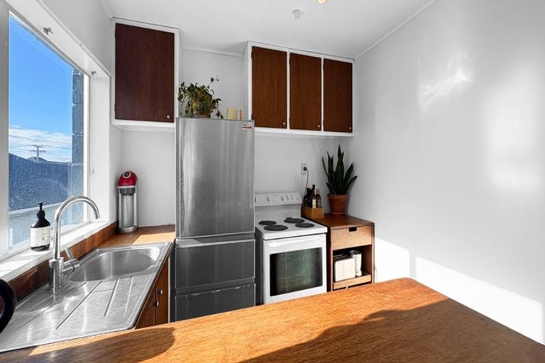 Photo of property in 4/218 Onepu Road, Lyall Bay, Wellington, 6022