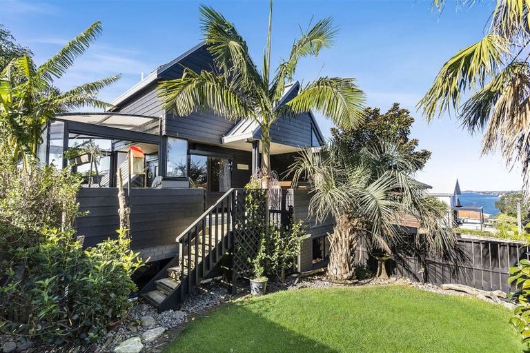 Photo of property in 2/8 Newburn Road, Waiake, Auckland, 0630