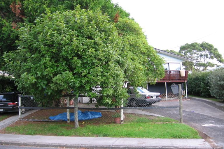 Photo of property in 8 Coletta Lane, Te Atatu South, Auckland, 0610