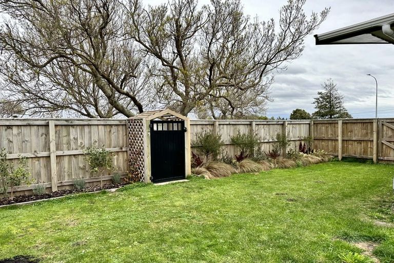 Photo of property in 2 Bryce Place, Kelvin Grove, Palmerston North, 4414