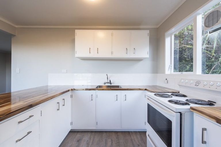 Photo of property in 41 Chartwell Drive, Crofton Downs, Wellington, 6035