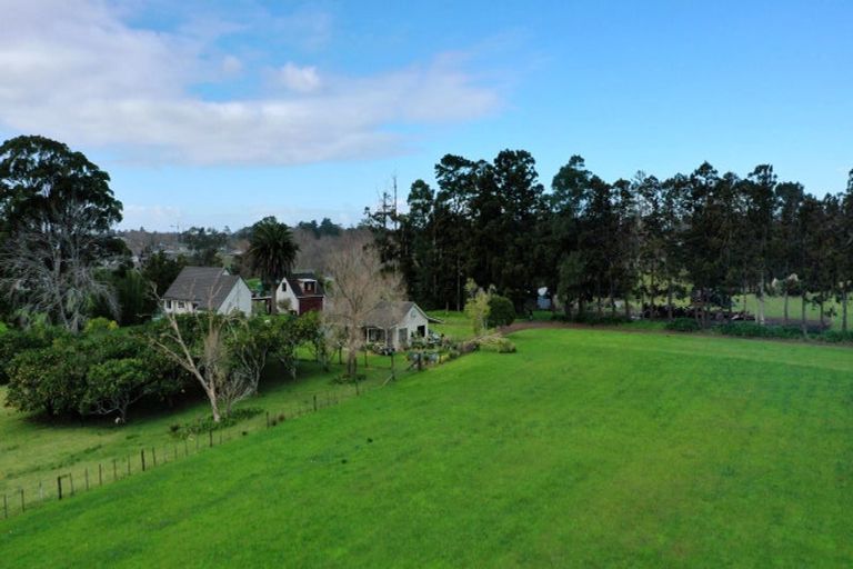 Photo of property in 11 Meryl Avenue, Kumeu, 0891