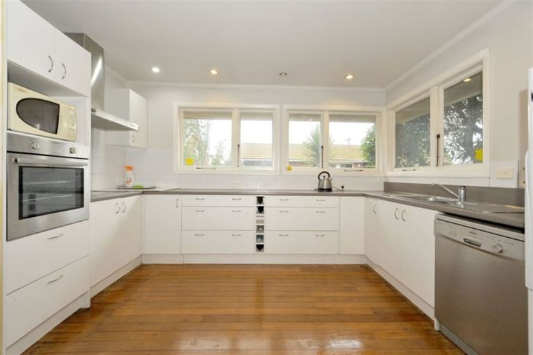 Photo of property in 14 Staveley Street, Avonhead, Christchurch, 8042