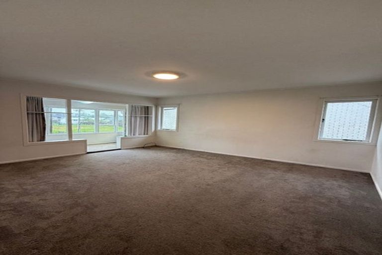 Photo of property in 34 Titoki Street, Te Atatu Peninsula, Auckland, 0610