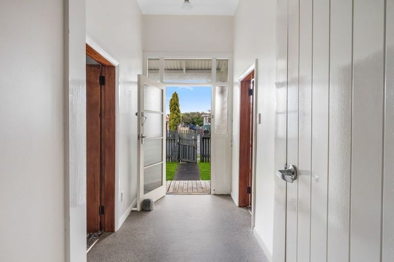 Photo of property in 69 Carlton Avenue, Tawhero, Whanganui, 4501