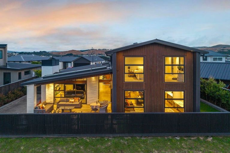 Photo of property in 14 Rotorua Grove, Aotea, Porirua, 5024