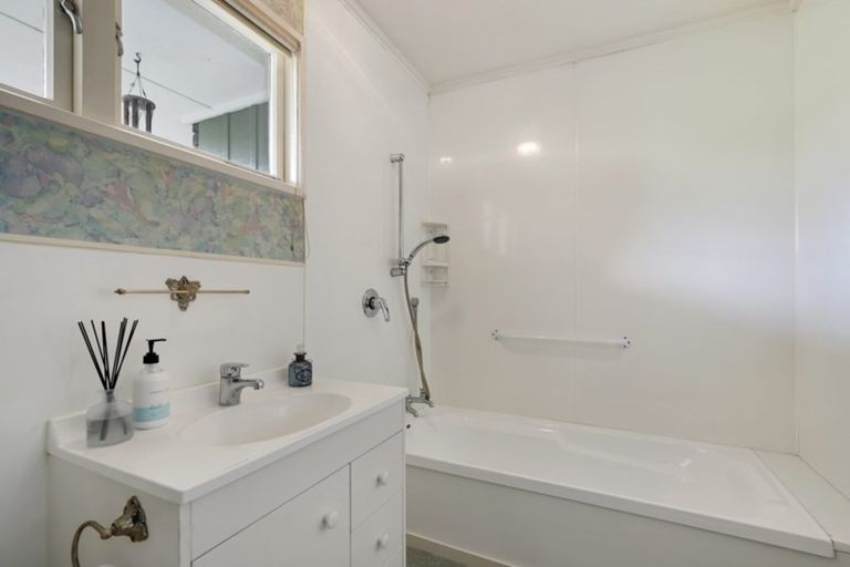 Photo of property in 114 Lake Crescent, Hamilton Lake, Hamilton, 3204