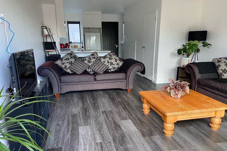 Photo of property in 2/3 Abbotleigh Avenue, Te Atatu Peninsula, Auckland, 0610