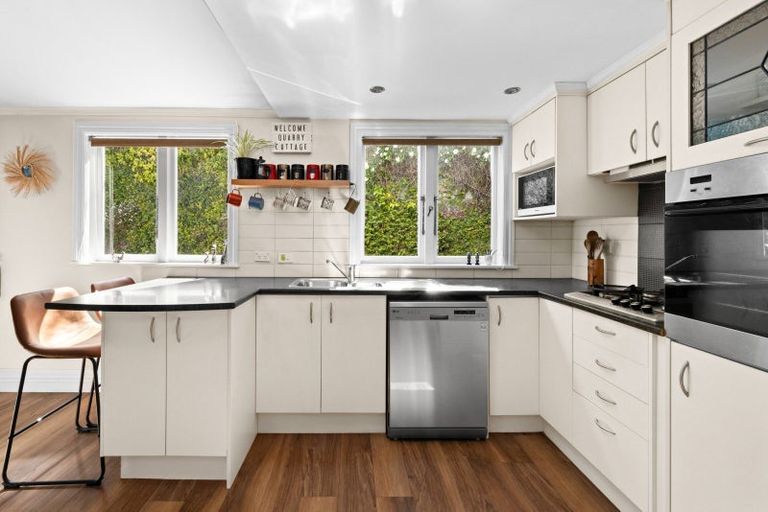 Photo of property in 3 Lucy Road, Bluff Hill, Napier, 4110