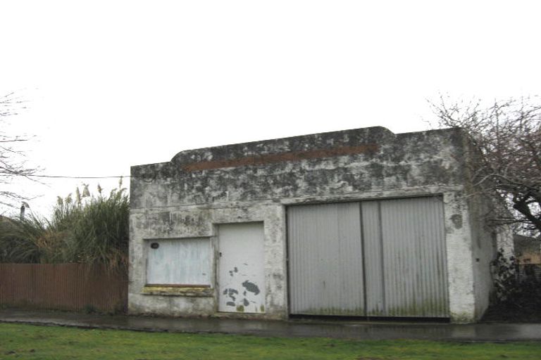 Photo of property in 17 Hunter Street, Edendale, 9825