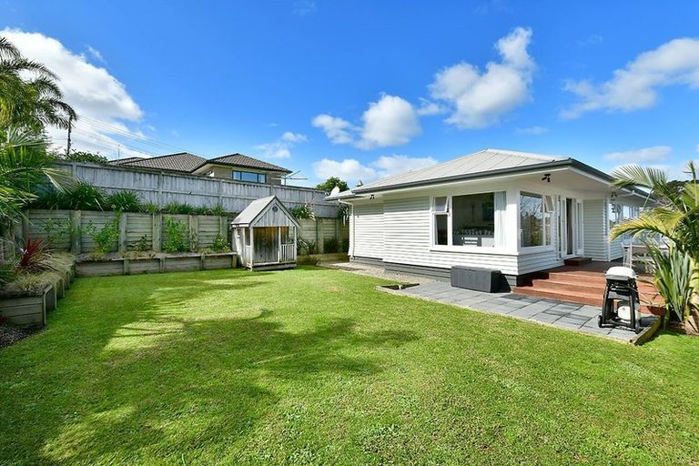 Photo of property in 2 Carento Way, Stanmore Bay, Whangaparaoa, 0932