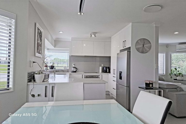 Photo of property in 45 Riverstone Road, Te Atatu Peninsula, Auckland, 0610