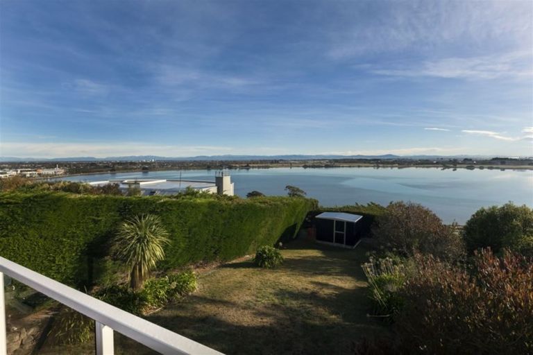 Photo of property in 32 The Brae, Mount Pleasant, Christchurch, 8081