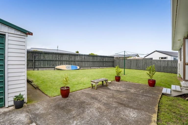 Photo of property in 18 Pohutukawa Drive, Opunake, 4616