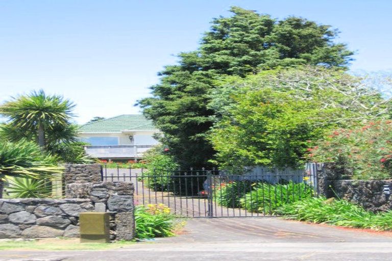 Photo of property in 44 Kiwi Esplanade, Mangere Bridge, Auckland, 2022