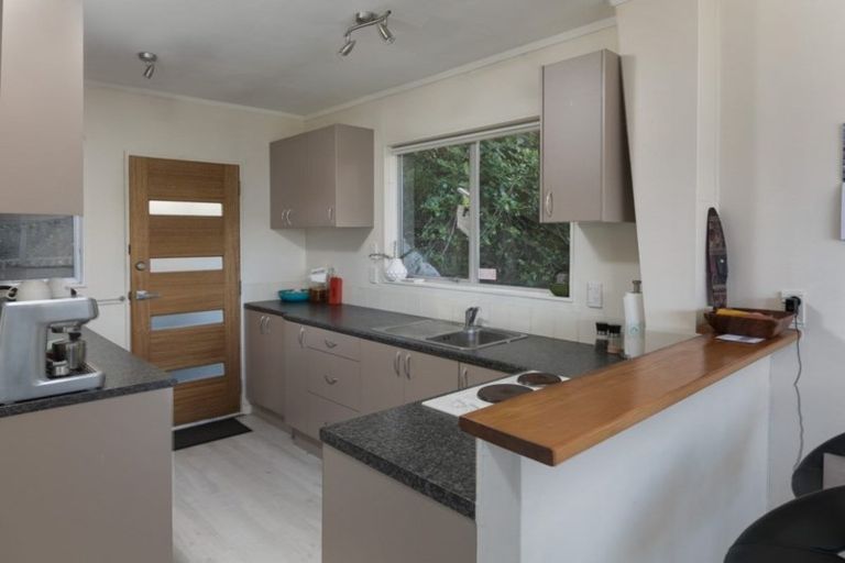 Photo of property in 1/12 Kenef Road, Paremata, Porirua, 5024