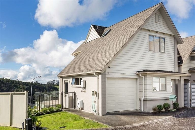 Photo of property in The Rise, 22 Hatfield Place, Albany Heights, Auckland, 0632