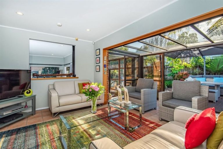 Photo of property in 6 Delisle Place, Windsor Park, Auckland, 0632