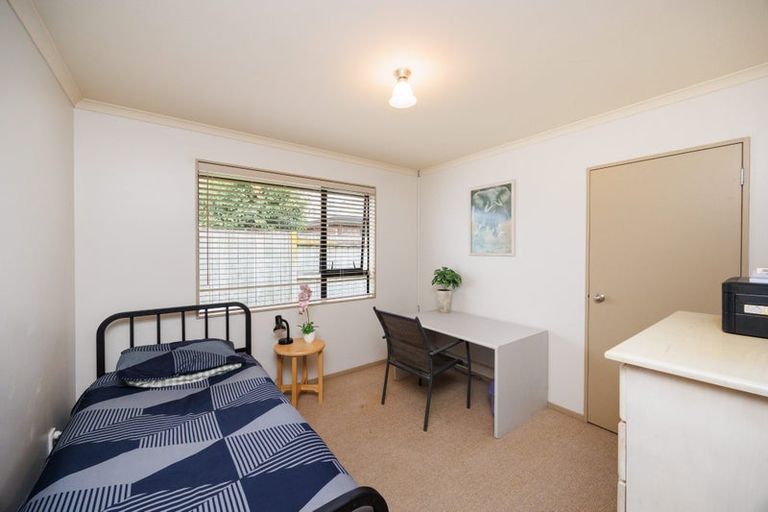 Photo of property in 12 Walnut Grove, Kelvin Grove, Palmerston North, 4414