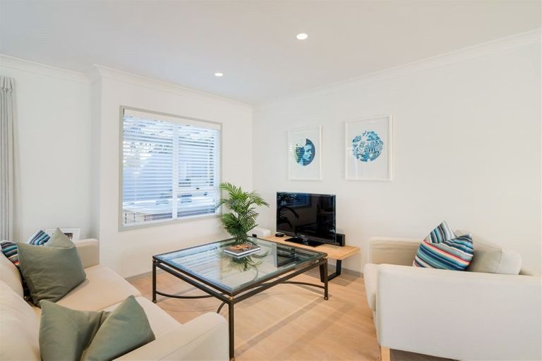 Photo of property in 2/26 Onepoto Road, Hauraki, Auckland, 0622