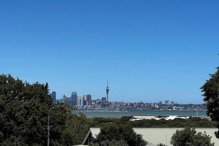 Photo of property in Frank Sargeson Apts, 108/80 Anzac Street, Takapuna, Auckland, 0622