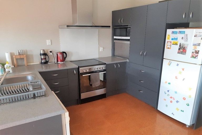 Photo of property in 2/20 Waverley Avenue, Glenfield, Auckland, 0629