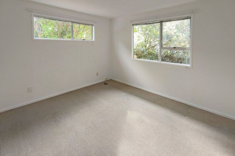 Photo of property in 10 Mile Place, Henderson, Auckland, 0612