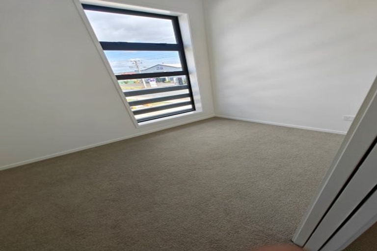 Photo of property in 150 Mcleod Road, Te Atatu South, Auckland, 0610