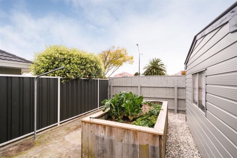 Photo of property in 2 Chester Crescent, West End, Palmerston North, 4410