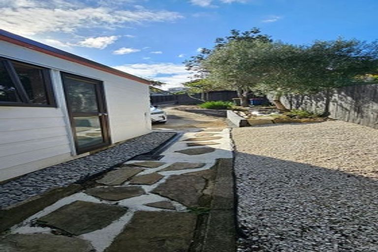 Photo of property in 1/13 Montclair Rise, Browns Bay, Auckland, 0630