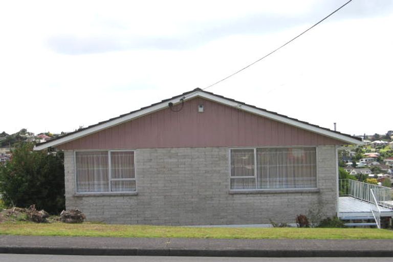 Photo of property in 2/42 Target Road, Totara Vale, Auckland, 0629