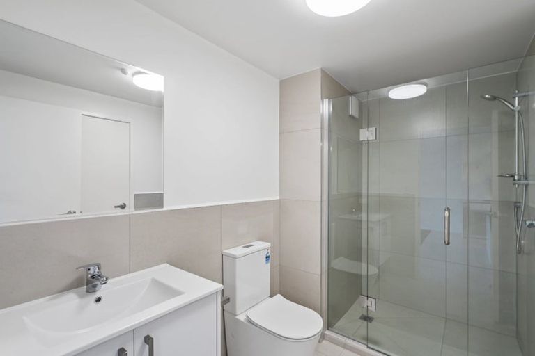 Photo of property in 1/4045f Great North Road, Glen Eden, Auckland, 0602