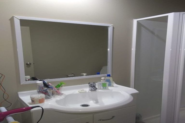 Photo of property in 5i/10 Crown Lynn Place, New Lynn, Auckland, 0600