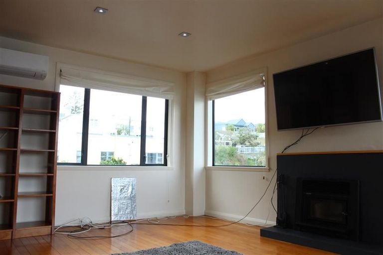 Photo of property in 58 Shelly Bay Road, Maupuia, Wellington, 6022