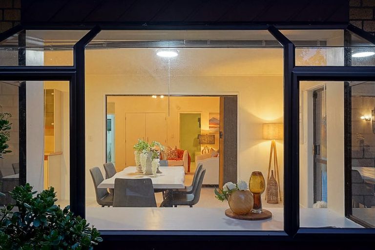 Photo of property in 4 Rhinevale Close, Henderson, Auckland, 0612