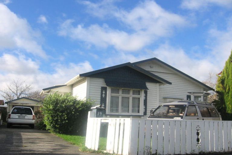 Photo of property in 19 Shamrock Street, Takaro, Palmerston North, 4412