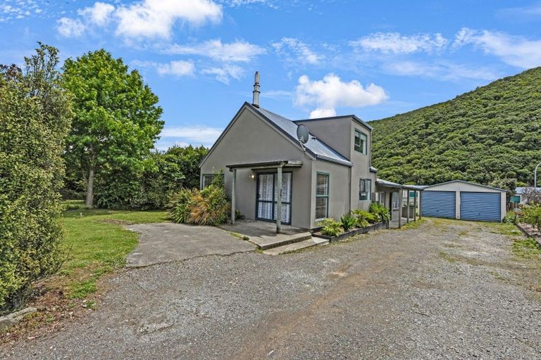 Photo of property in 44 Beach Road, Waikawa, Picton, 7220
