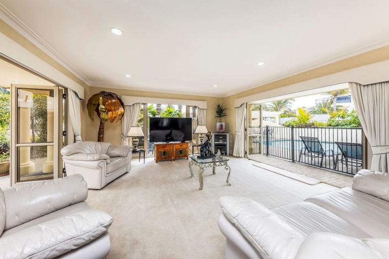 Photo of property in 2 Anaheim Boulevard, Shamrock Park, Auckland, 2016