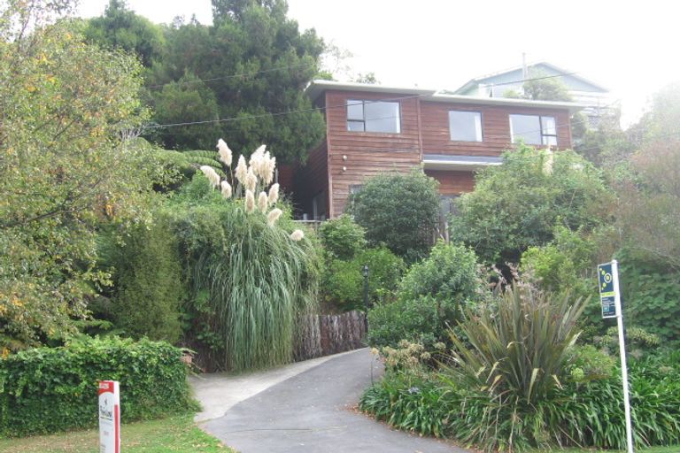 Photo of property in 32 Pinehaven Road, Pinehaven, Upper Hutt, 5019